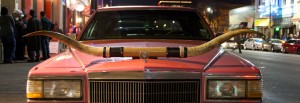 Longhorn Auto auf der Partymeile 6th Street, Austin, Texas